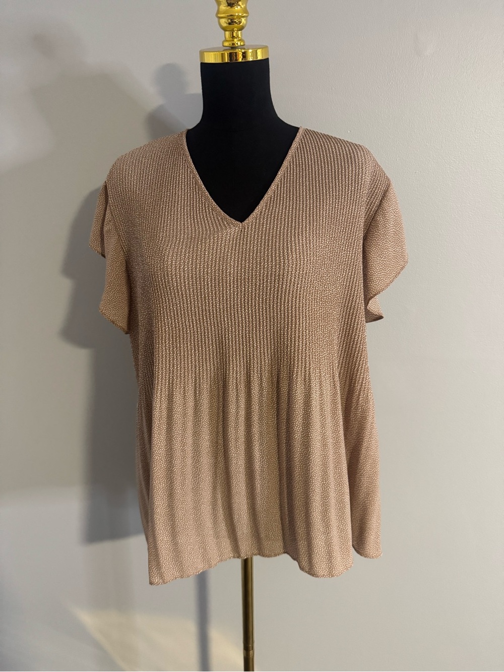 Adrianna Papell  Micro Dot Cap Double Pleat Sleeve Size XL